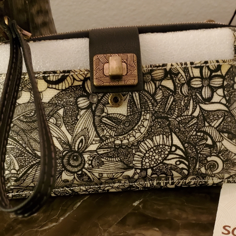 Sakroots smartphone wallet